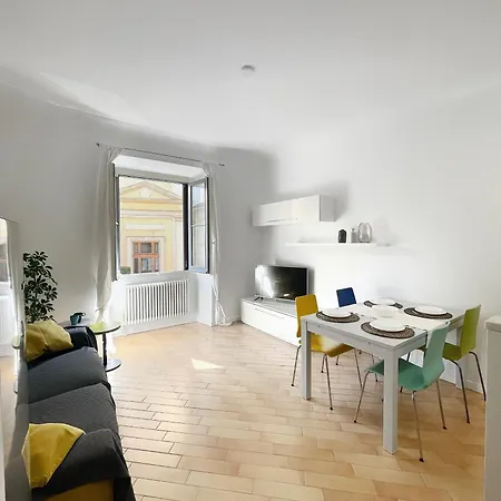 Ampio E Accogliente Bilocale - Fara 1, Porta Nuova Apartman